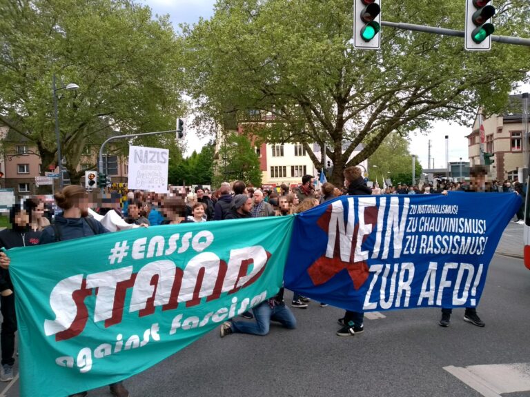 Frontbanner einer ENSSQ-Demo 2019 in Witten